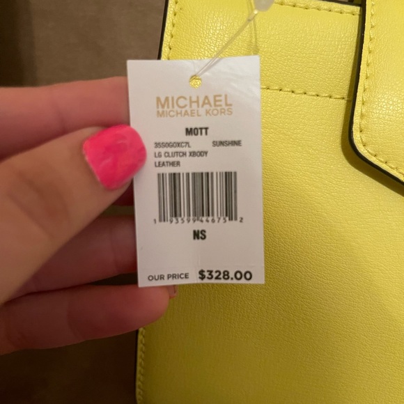 Flash sale ☀️ NWT Micheal Kors Mott ☀️ - Picture 2 of 3